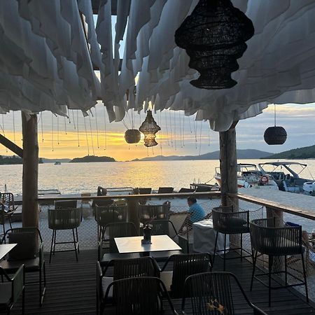 Apartment Agnes With 63 M2 Rooftop Terrace, Grill And Pool Okrug Gornji Exterior foto