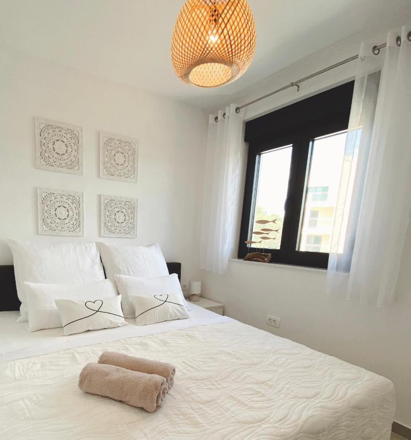 Apartment Agnes With 63 M2 Rooftop Terrace, Grill And Pool Okrug Gornji Exterior foto