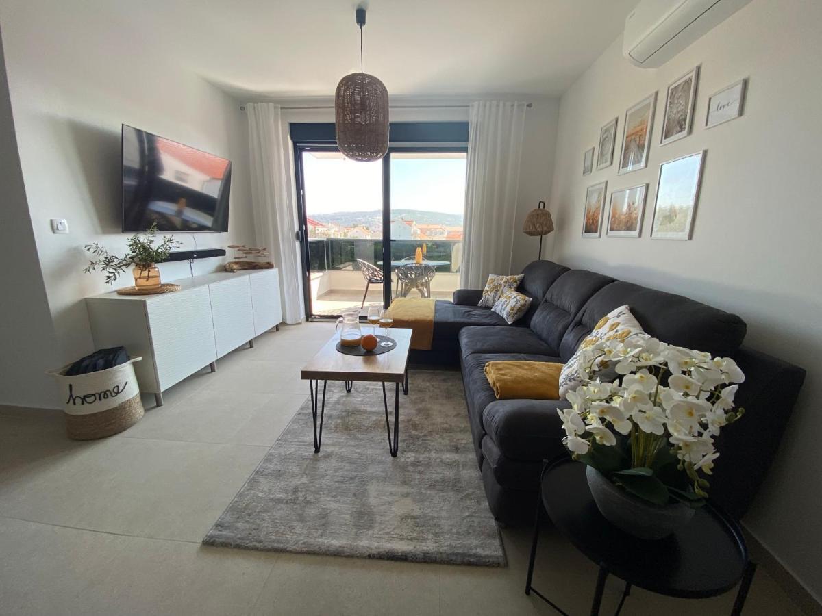 Apartment Agnes With 63 M2 Rooftop Terrace, Grill And Pool Okrug Gornji Exterior foto