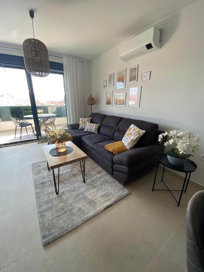 Apartment Agnes With 63 M2 Rooftop Terrace, Grill And Pool Okrug Gornji Exterior foto