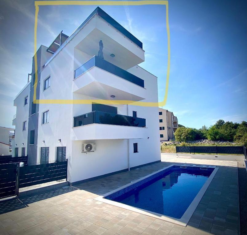 Apartment Agnes With 63 M2 Rooftop Terrace, Grill And Pool Okrug Gornji Exterior foto