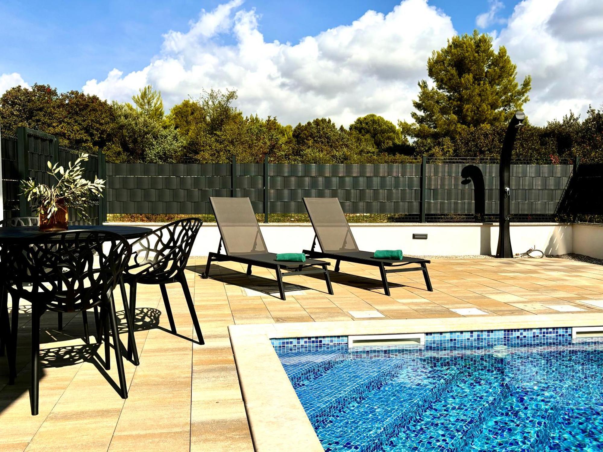 Apartment Agnes With 63 M2 Rooftop Terrace, Grill And Pool Okrug Gornji Exterior foto