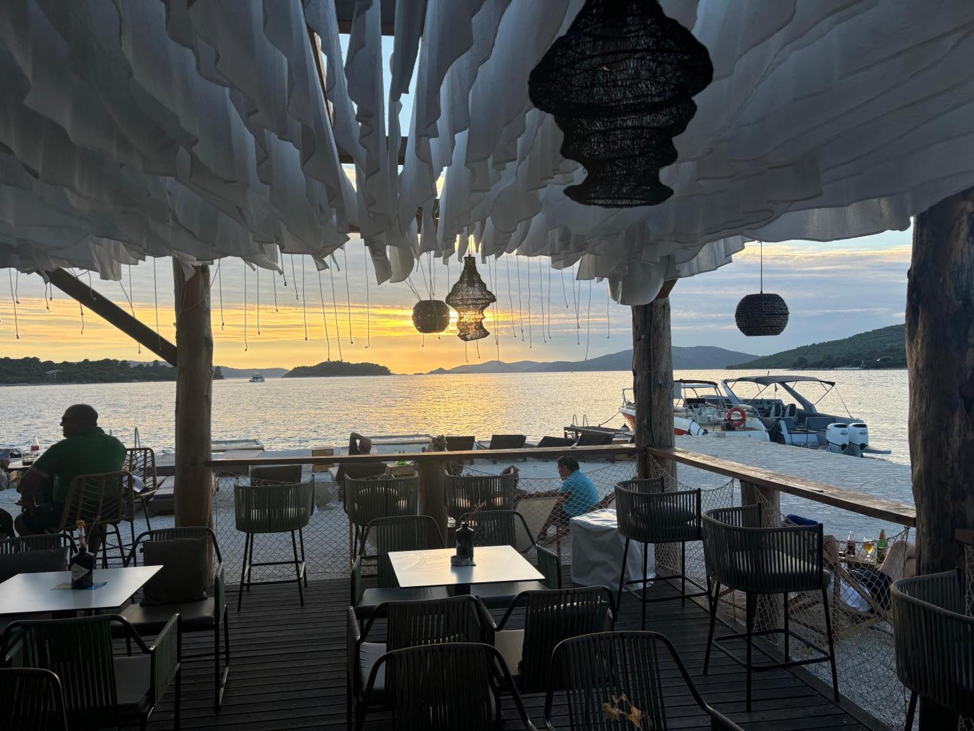 Apartment Agnes With 63 M2 Rooftop Terrace, Grill And Pool Okrug Gornji Exterior foto